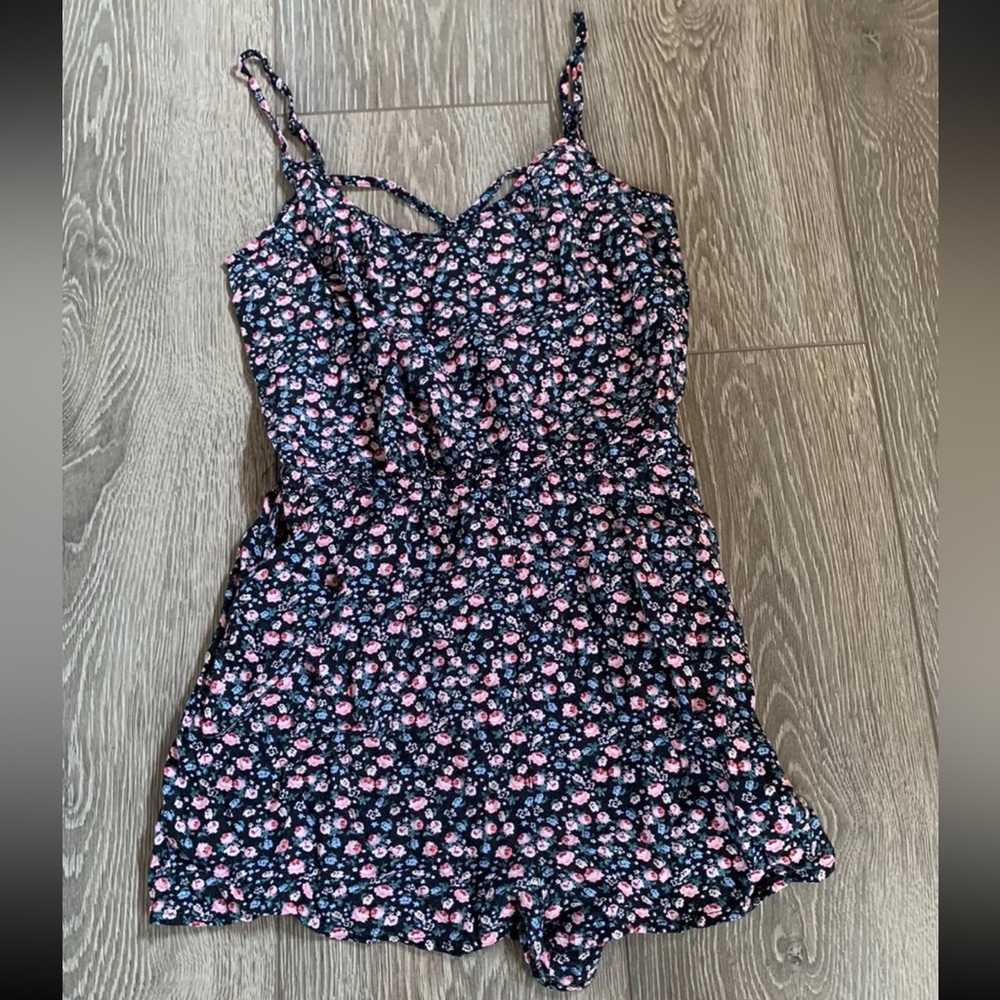 H&M Divided Strappy Floral Romper Women’s Size 6